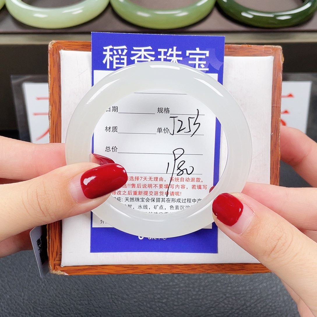 和田玉手镯未镶嵌