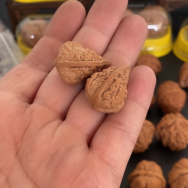 大***几文玩核桃吊坠麒麟角