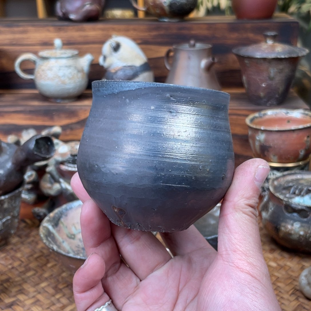 柴烧黑色的杯子诧寂
