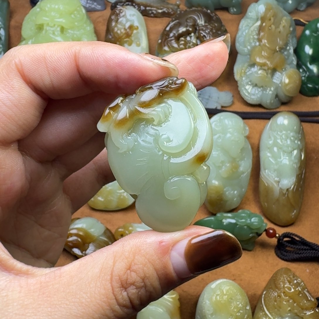 和田玉颈饰未镶嵌