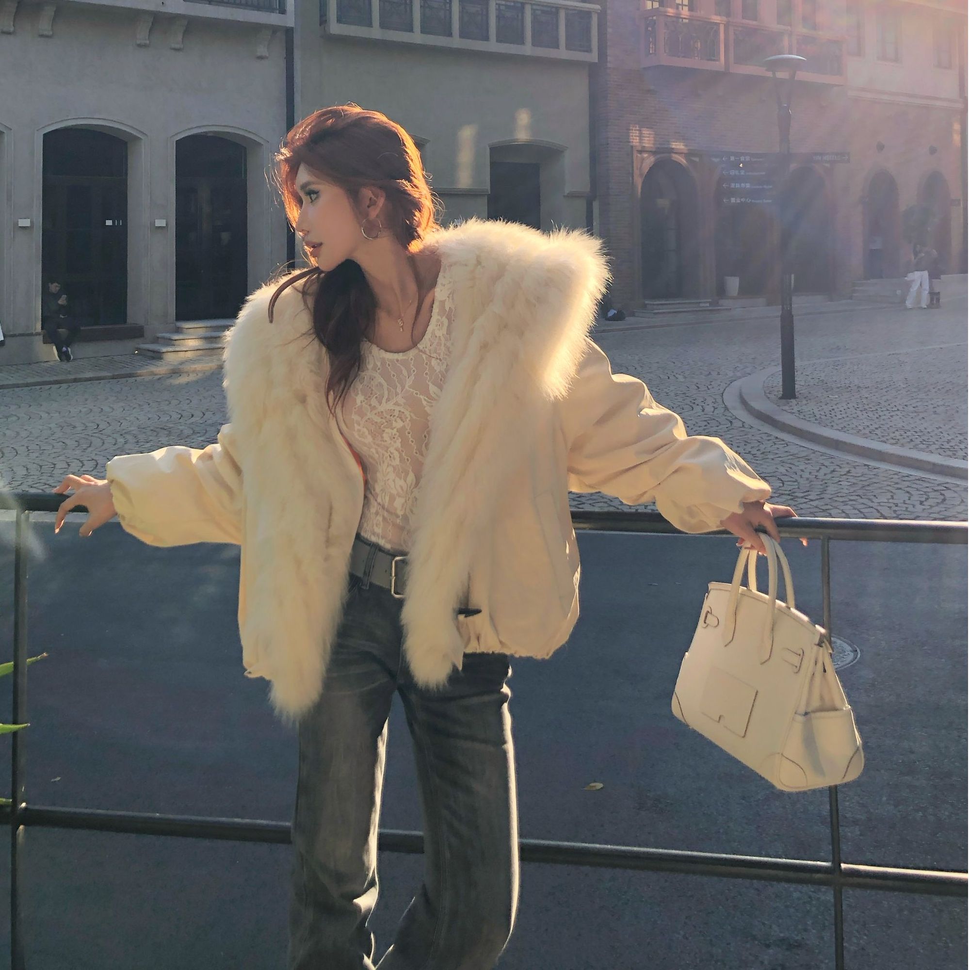 LI婉君【狐狸大帽子羽绒】“新国标白鸭绒 狐狸毛”羽绒服LWJ25D4C389