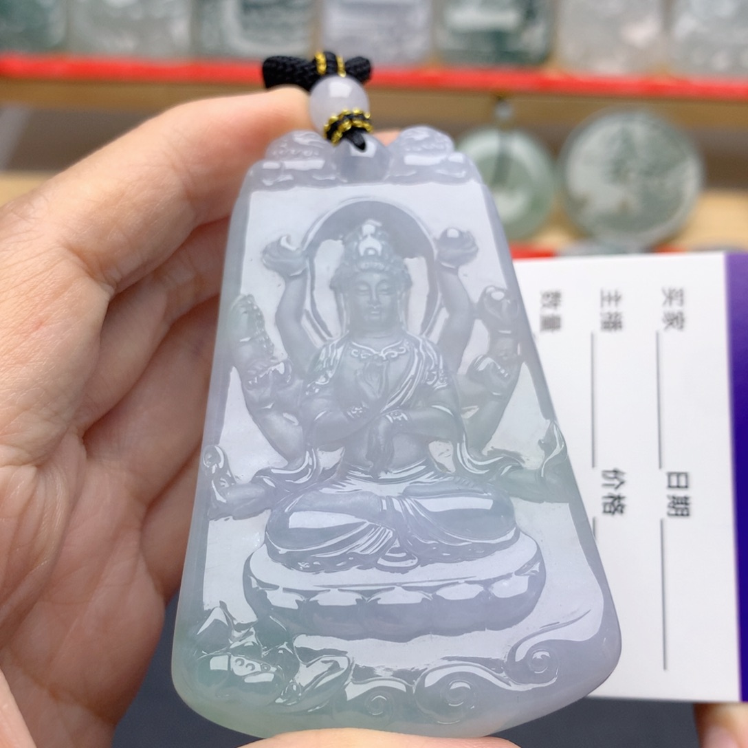 王***蛋翡翠未镶嵌颈饰千手