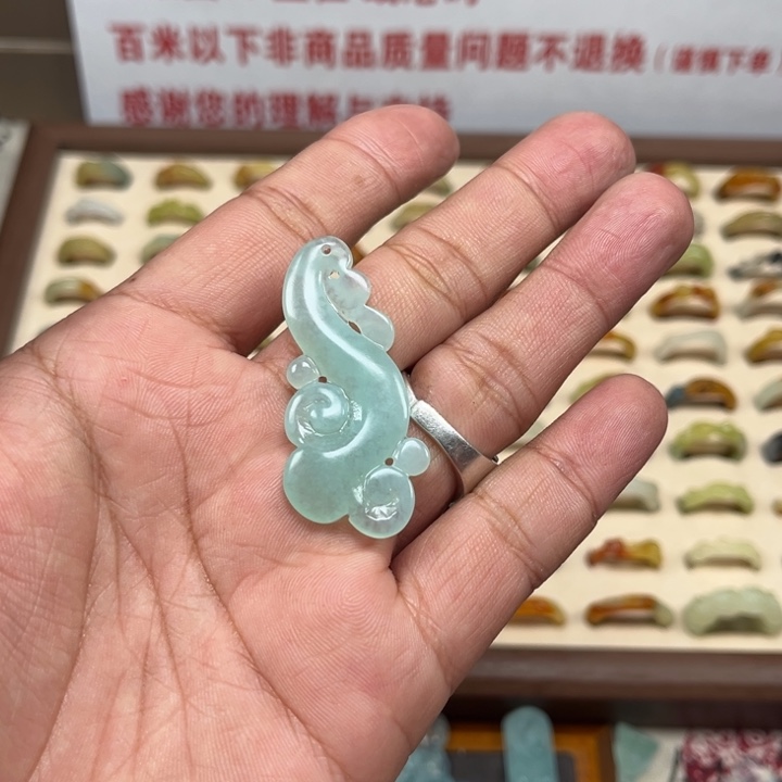 蛇纹石玉戒圈未镶嵌