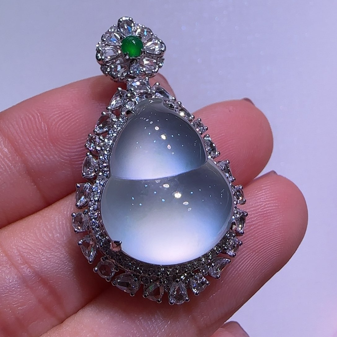 翡翠吊坠(不含链)18K金镶嵌葫芦