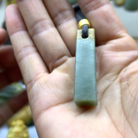 【闪购商品】未镶嵌岫岩河磨玉（透闪石质玉）挂件