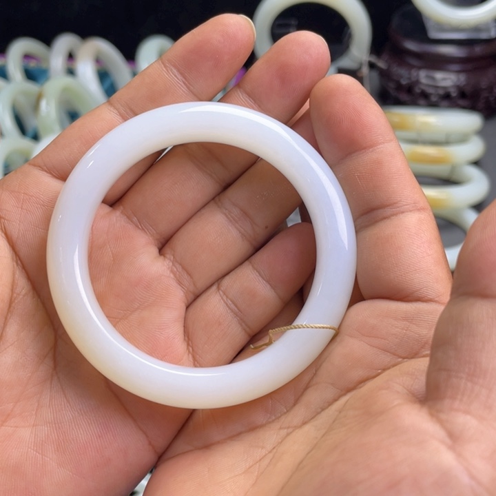 【闪购商品】未镶嵌手镯和田玉