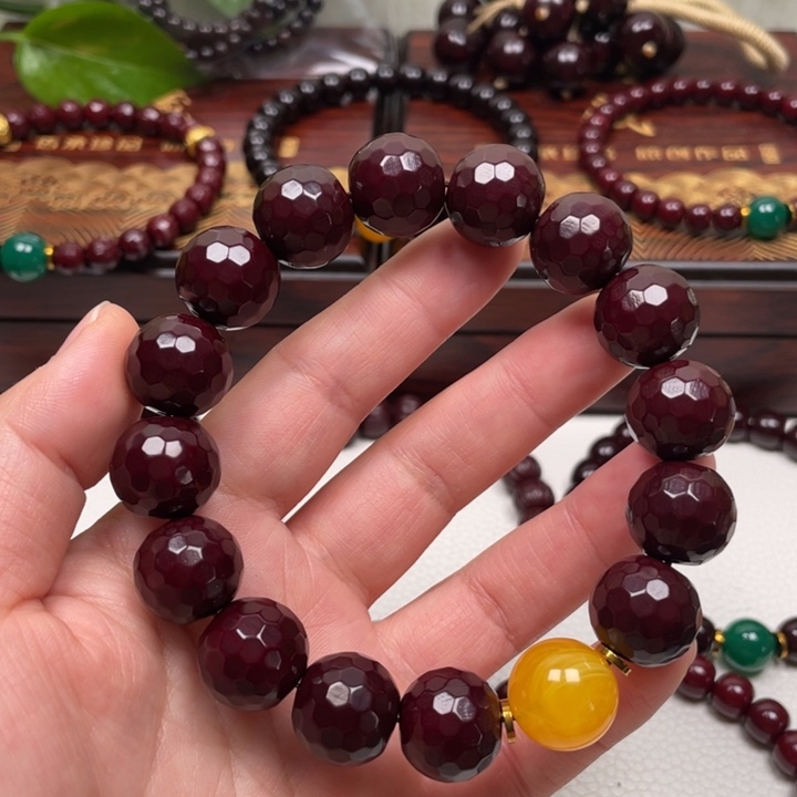 平***心吊坠猴头核桃猴头手串