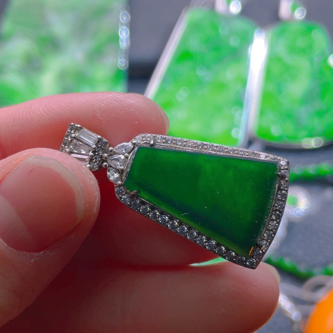 翡翠颈饰银S925镶嵌翡翠