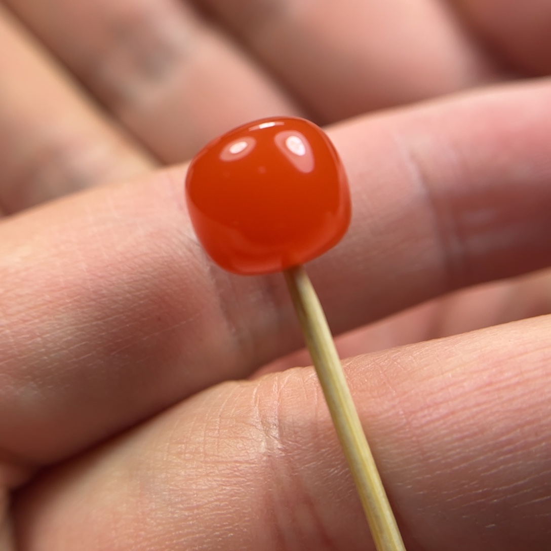 南红玛瑙过灯无纹老型珠，尺寸10.8×9.8mm未镶嵌