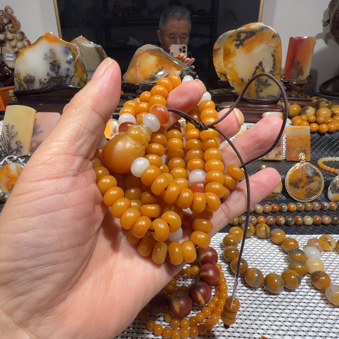 无***为石英质玉未镶嵌颈饰