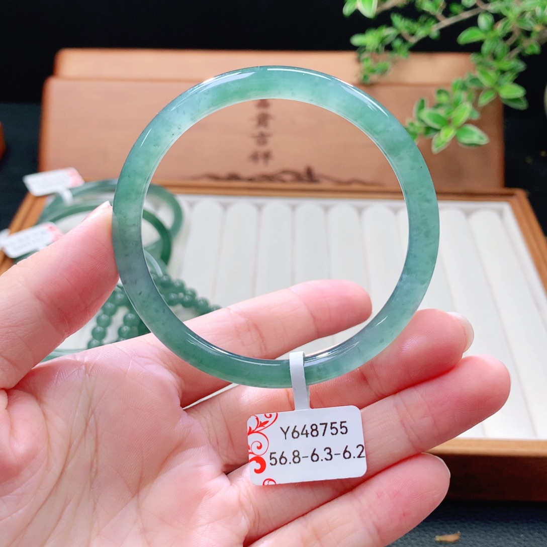 未镶嵌手镯（圆镯）翡翠
