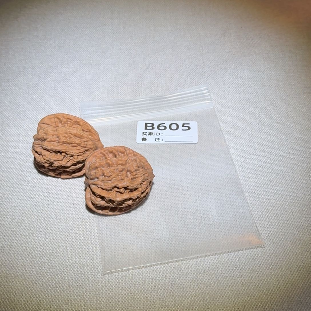 文玩核桃吊坠虎头605