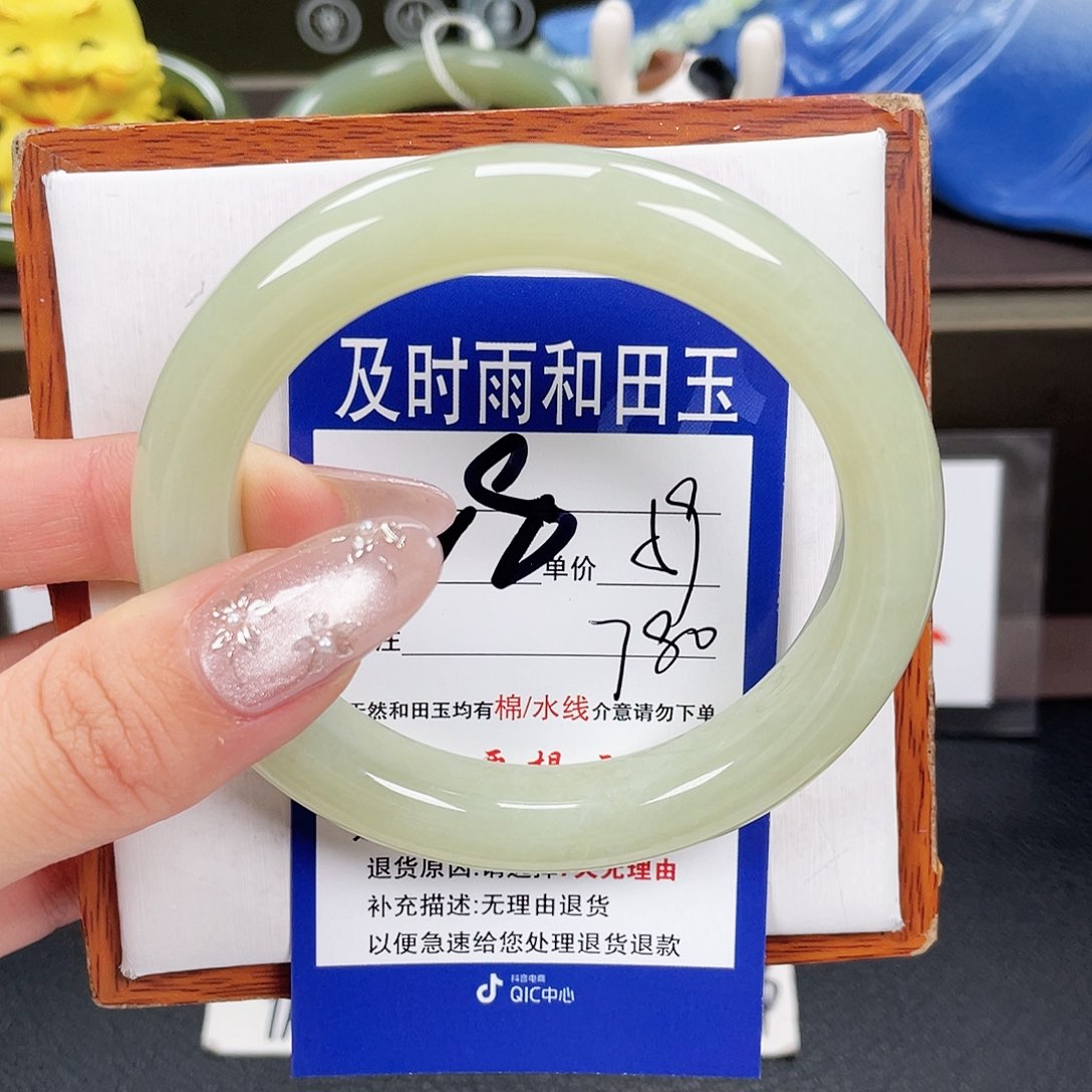 和田玉手镯未镶嵌