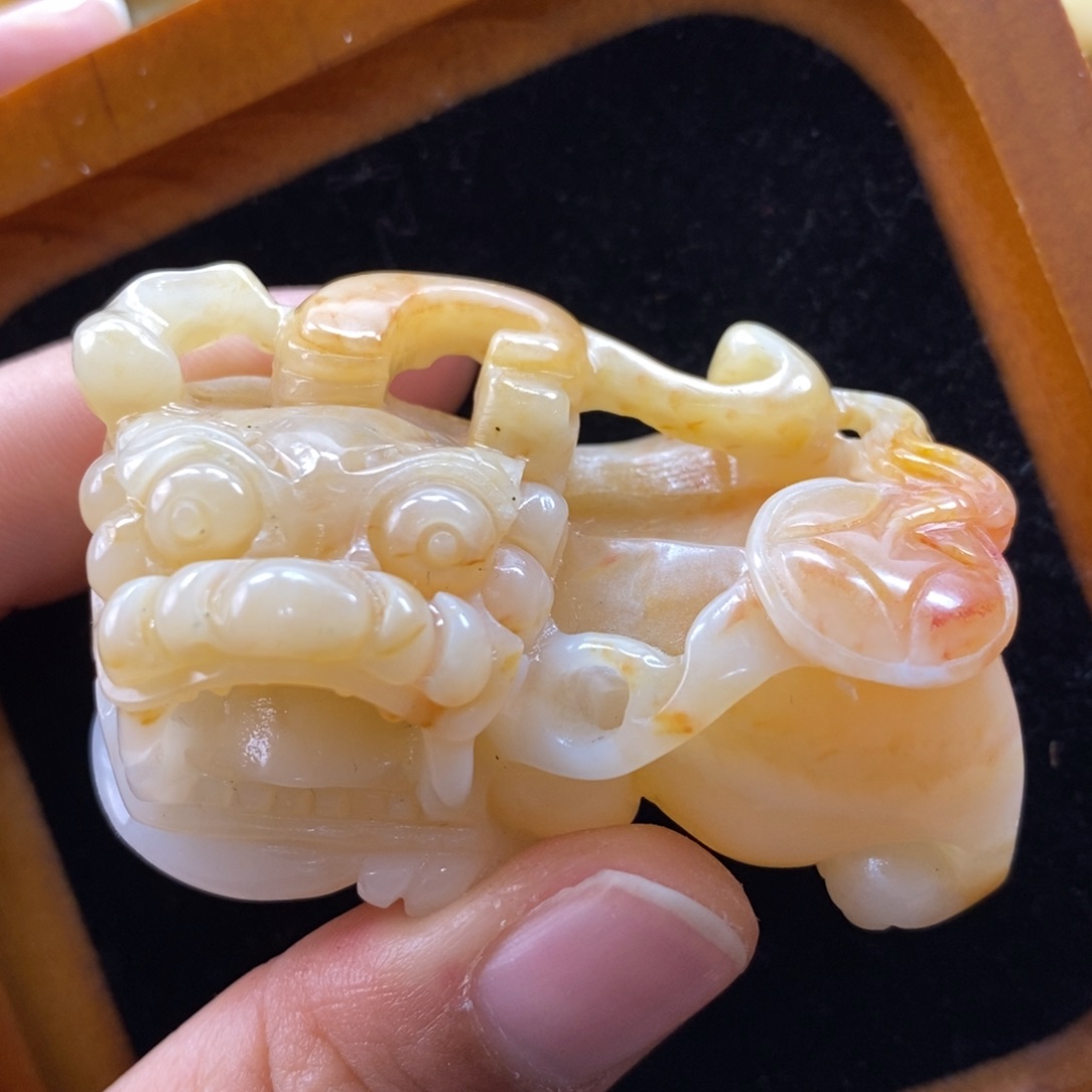 石英质玉（黄龙玉）颈饰未镶嵌