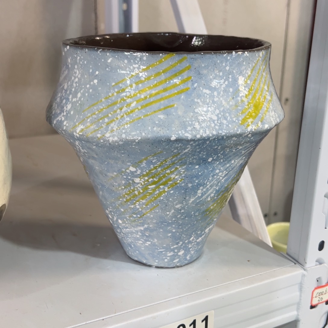 红陶口14高18有孔