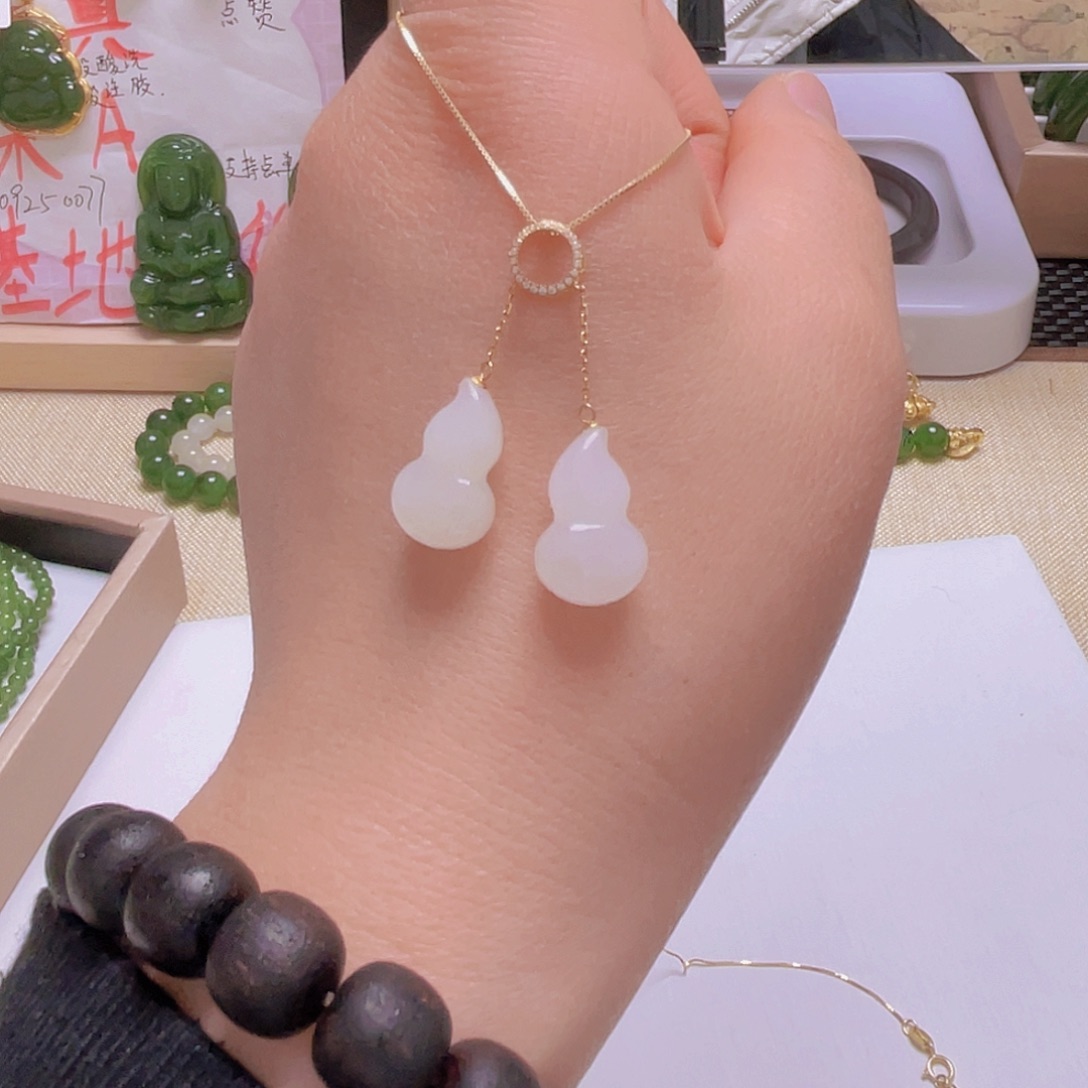 和田玉颈饰18K金镶嵌