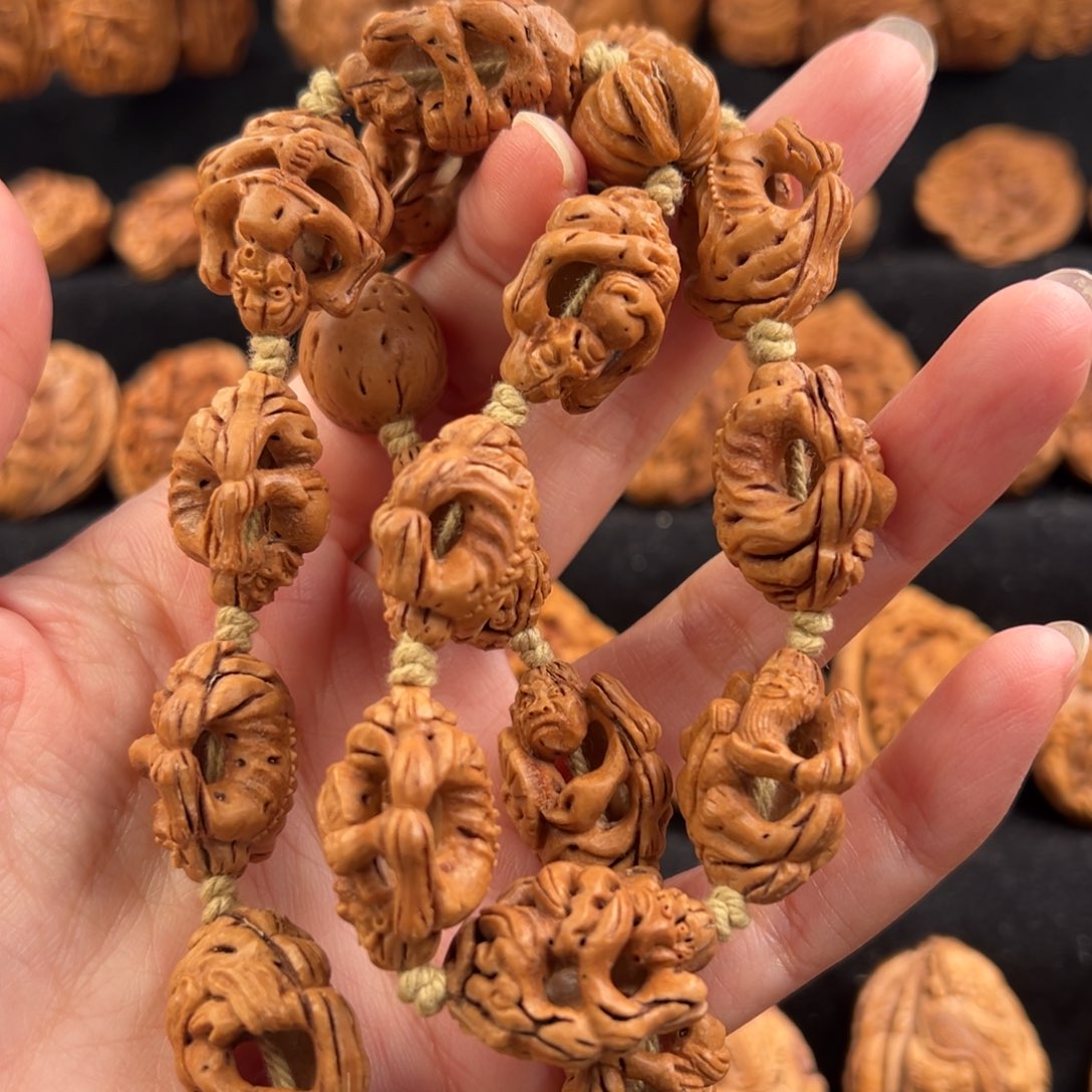 吊坠桃核桃核雕刻瘦骨十八罗汉手持