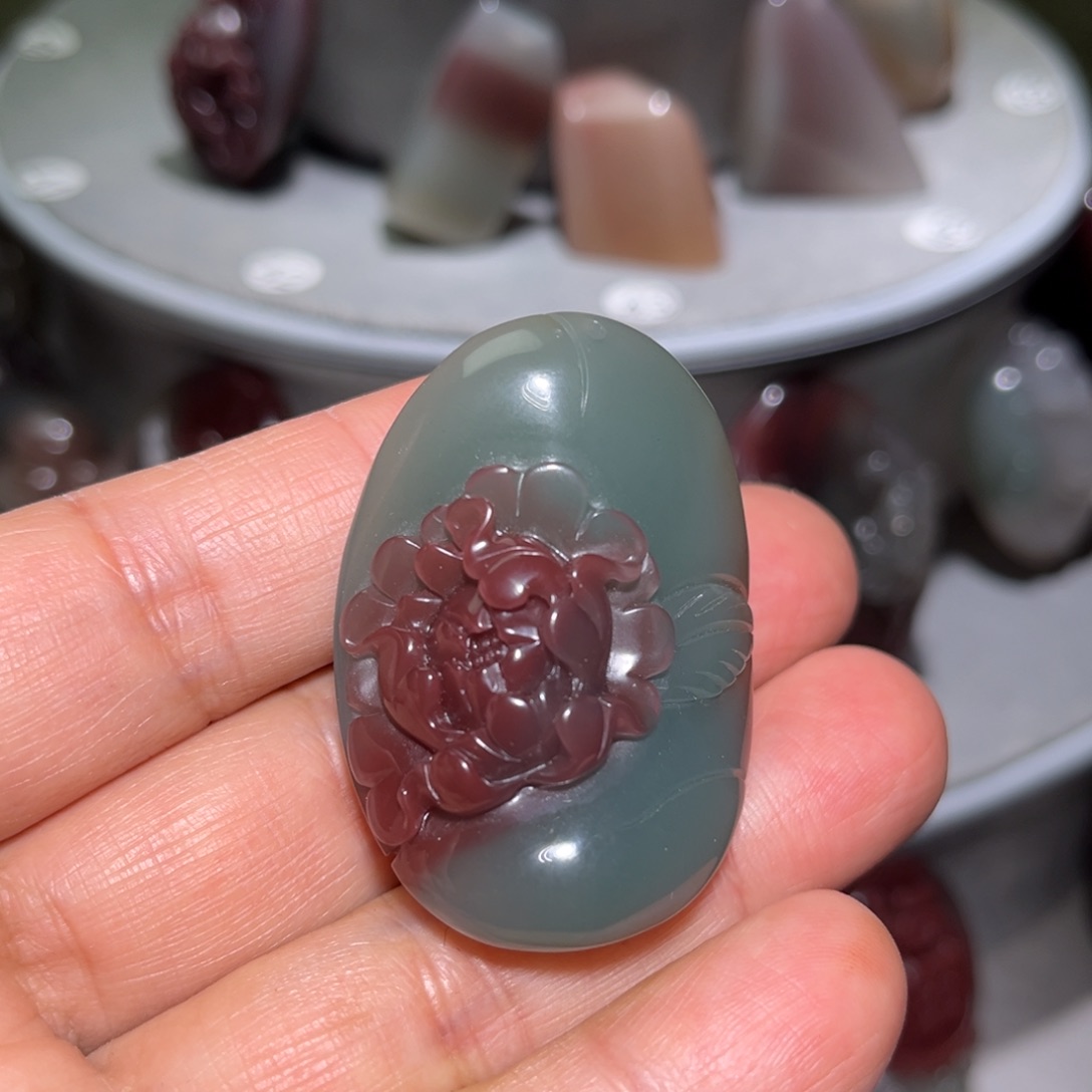 用***为玛瑙/玉髓未镶嵌颈饰