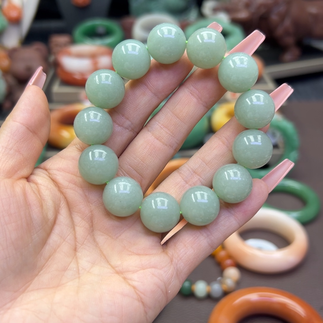 未镶嵌手镯石英岩玉