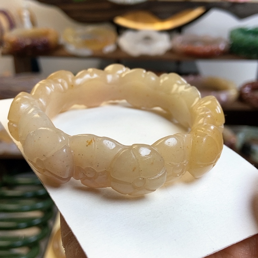 【闪购商品】石英质玉手镯未镶嵌54圈口梅花