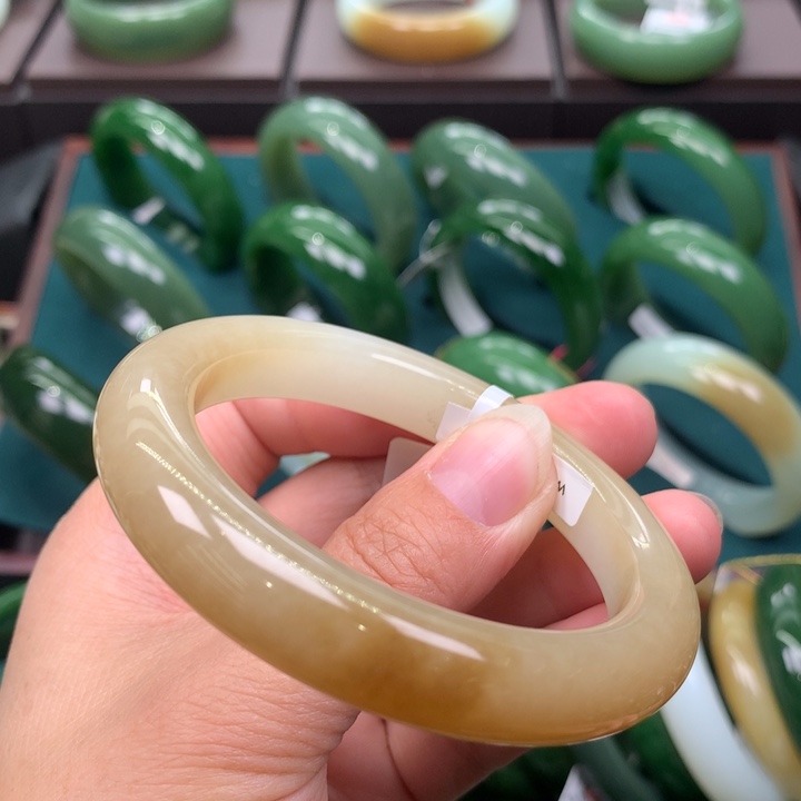 未镶嵌手镯和田玉（糖玉）