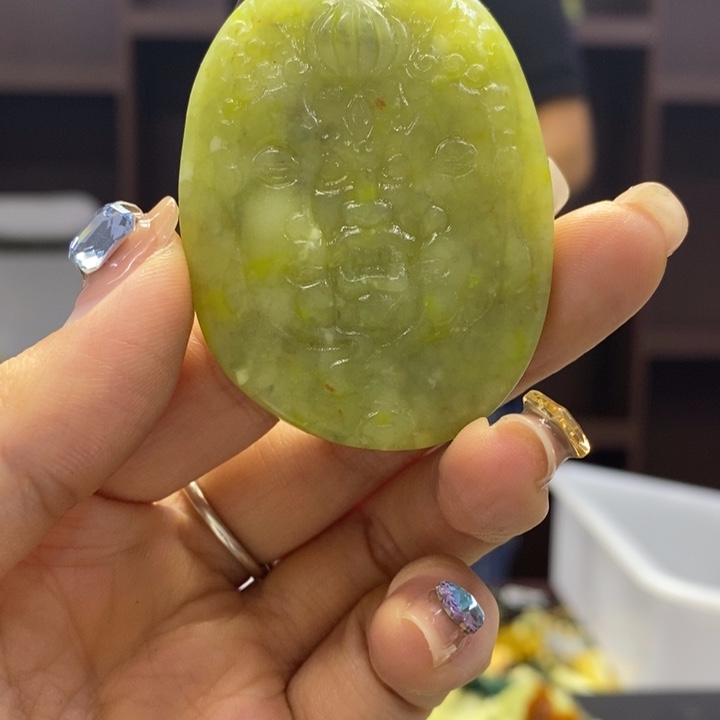 蛇纹石玉未镶嵌颈饰