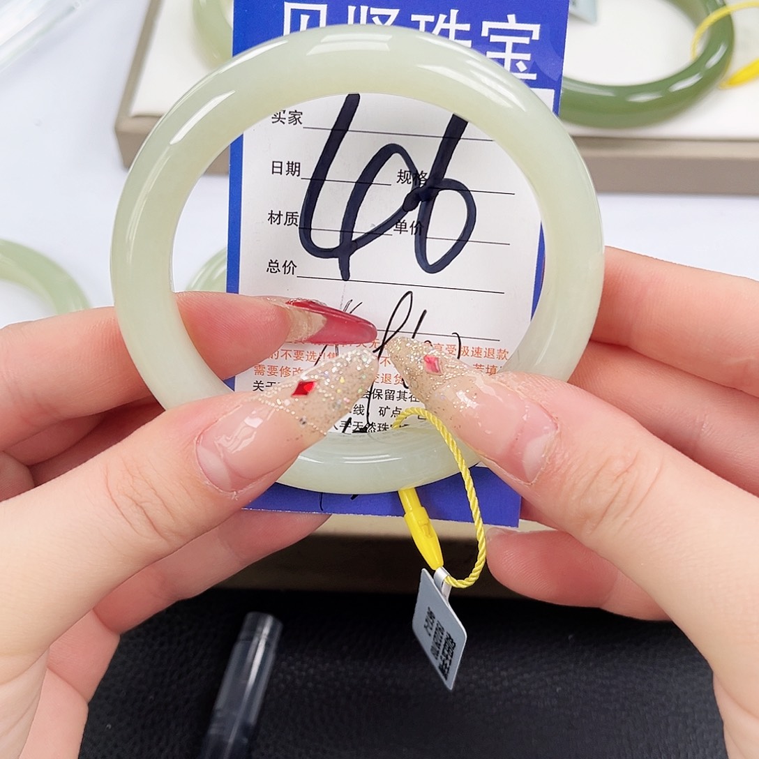 和田玉手镯未镶嵌养***亮