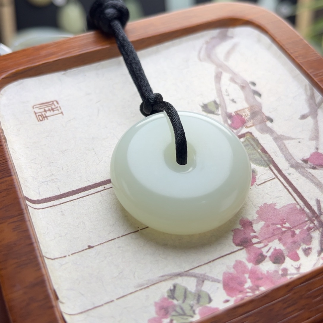 和田玉未镶嵌颈饰且末暖白