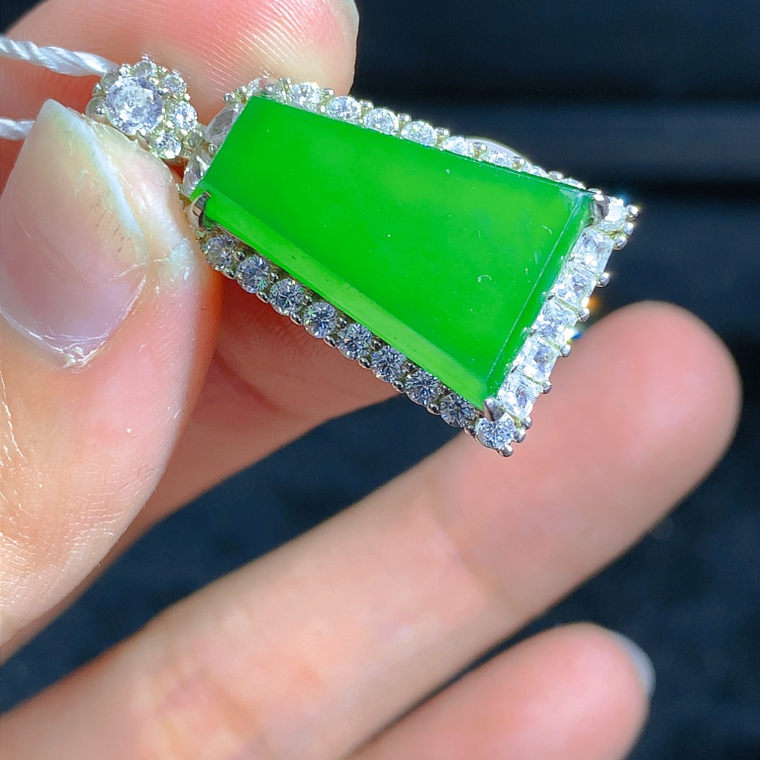 翡翠颈饰银S925镶嵌吊坠