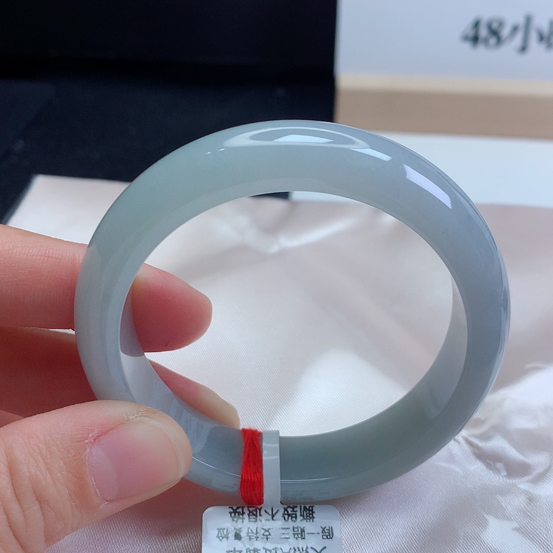 翡翠手镯未镶嵌56圈口