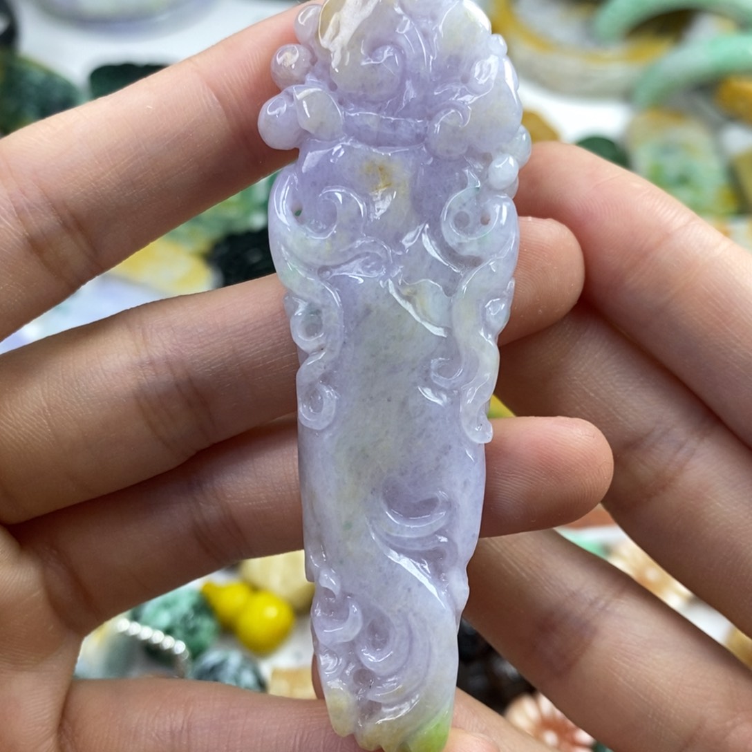 翡翠未镶嵌颈饰小****