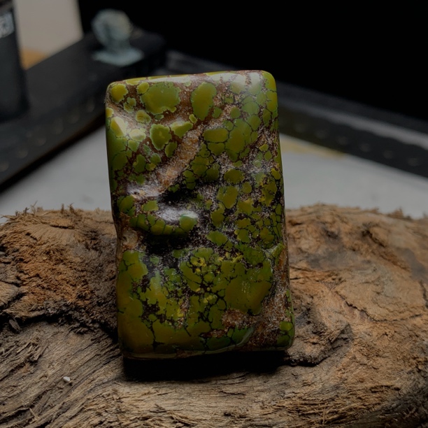 湖北原矿绿松石特色军绿随形牌子系列