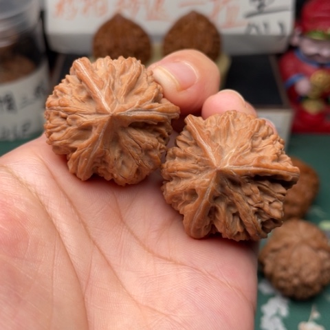 【闪购商品】文玩核桃把件不****了35全品玉龙粗筋三棱