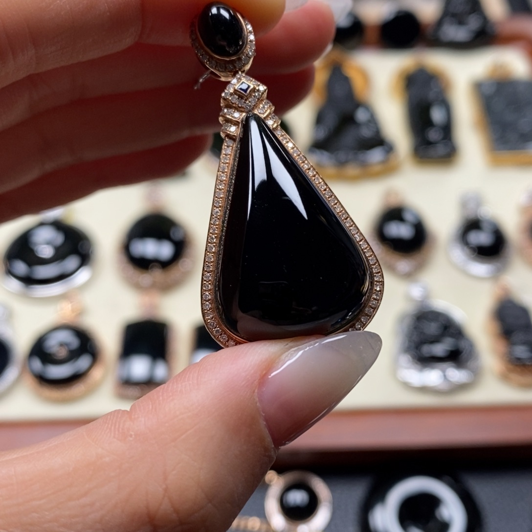 翡翠颈饰18K金镶嵌心*水滴