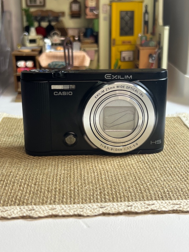 95新 Casio/卡西欧 sc200/zr2000,1600万像素，18倍变焦，带Wi-Fi