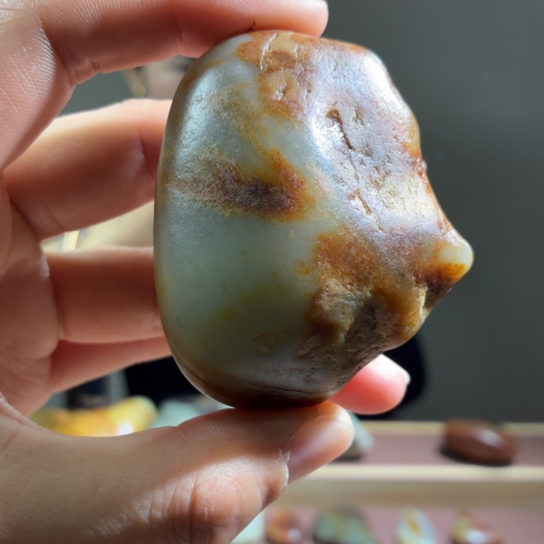 夕***红和田玉未镶嵌挂件162g