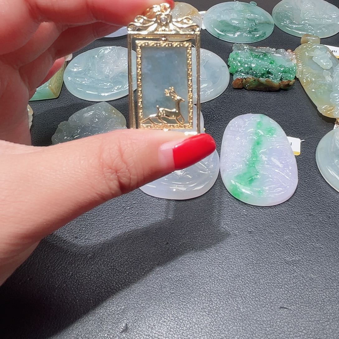 翡翠未镶嵌颈饰吊坠