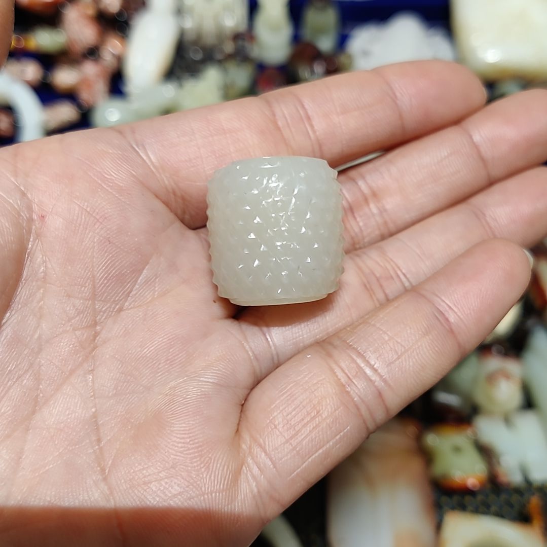 和田玉车挂未镶嵌追**，