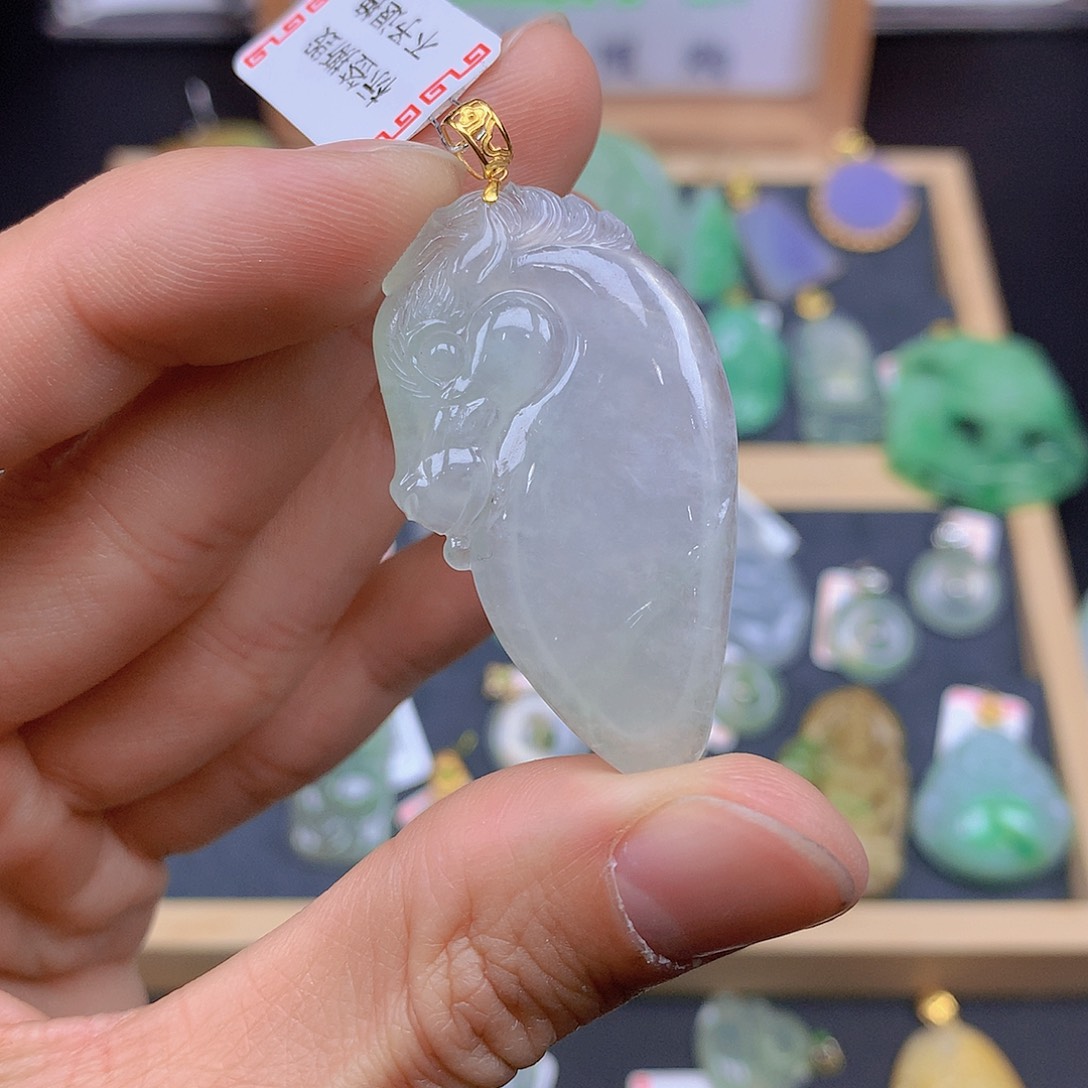 翡翠颈饰18K金镶嵌翡翠