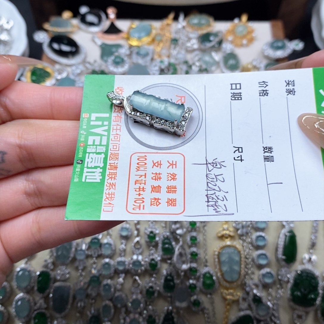 翡翠颈饰未镶嵌翡翠