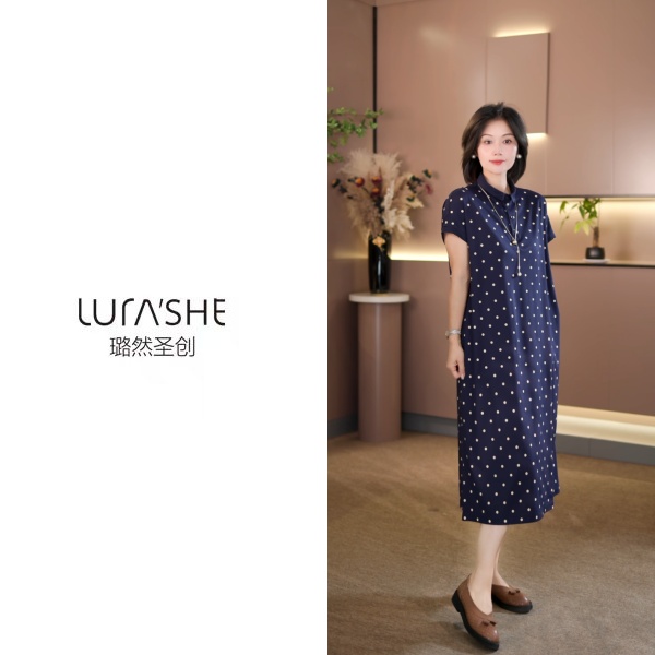 【璐然圣创】减龄百搭翻领舒适波点连衣裙6600