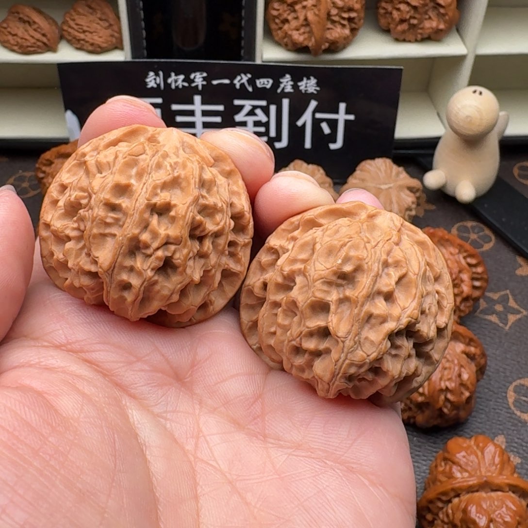 文玩核桃吊坠苹果