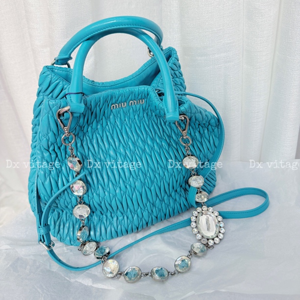 95新 MIU MIU/缪缪 miumiu湖蓝色褶皱菜篮子斜挎包 