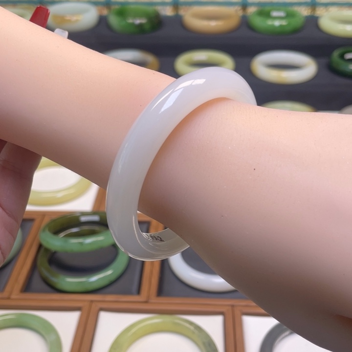 和田玉手镯未镶嵌56