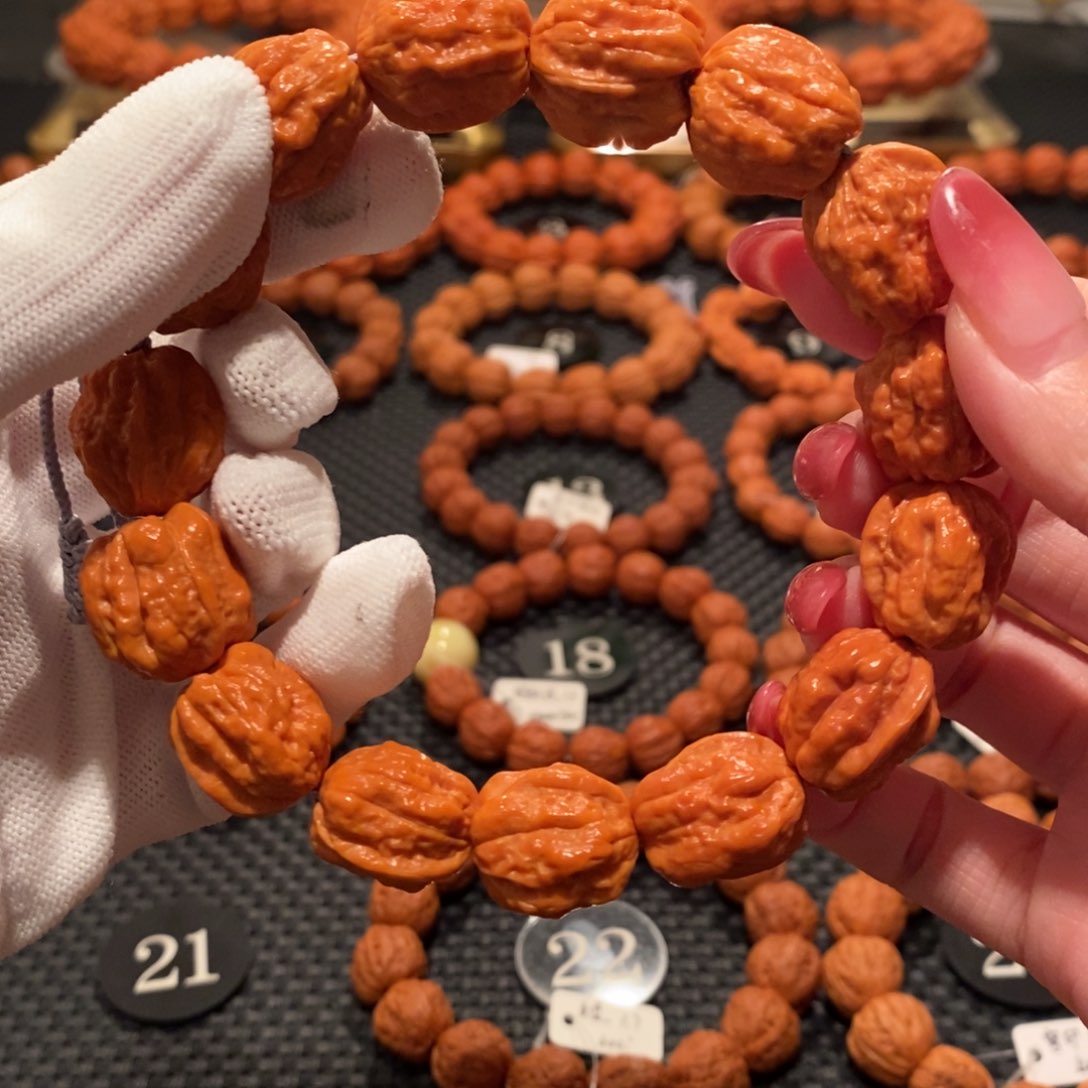 文玩核桃手串。*文玩