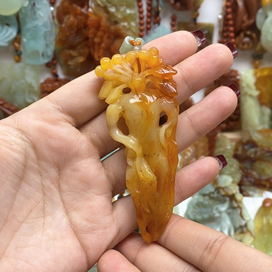 蛇纹石玉颈饰未镶嵌