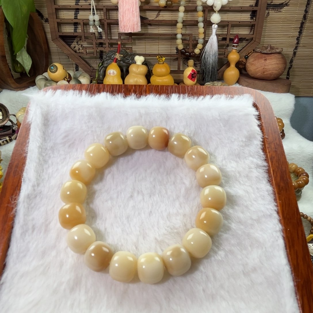 菩提根/象牙果手串奶咖色飘花