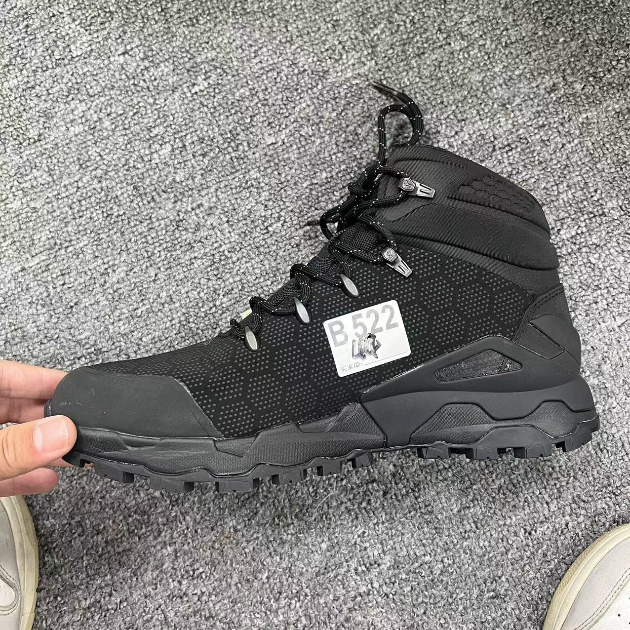 3号上新款男女高端户外休闲鞋 B522