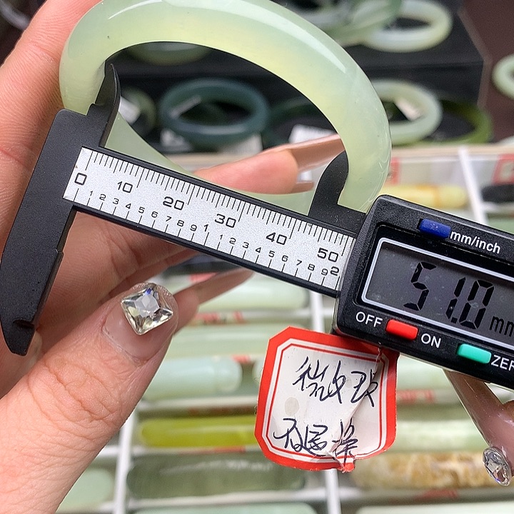 蛇纹石玉手镯未镶嵌712