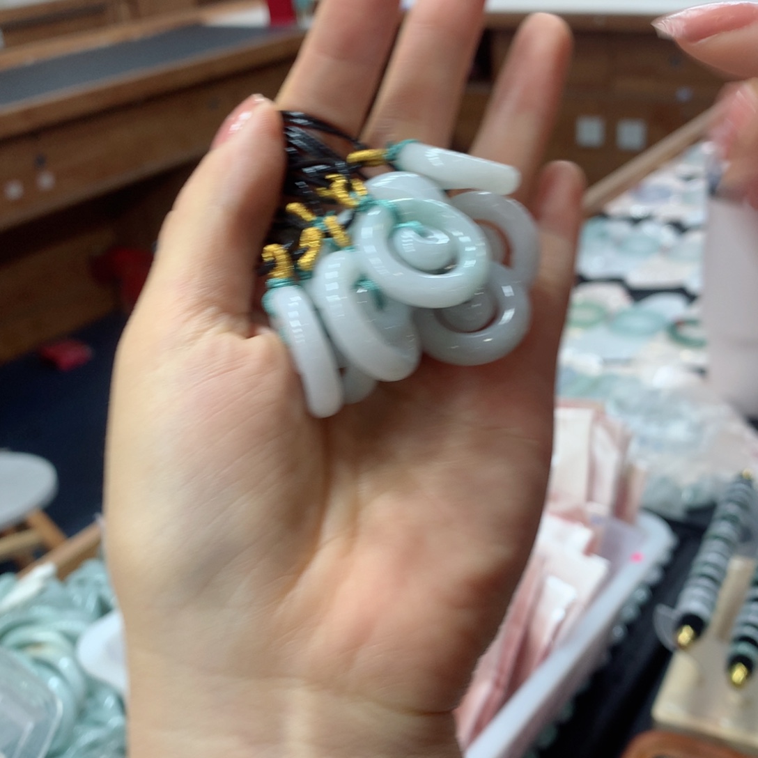 翡翠未镶嵌颈饰多样性发1